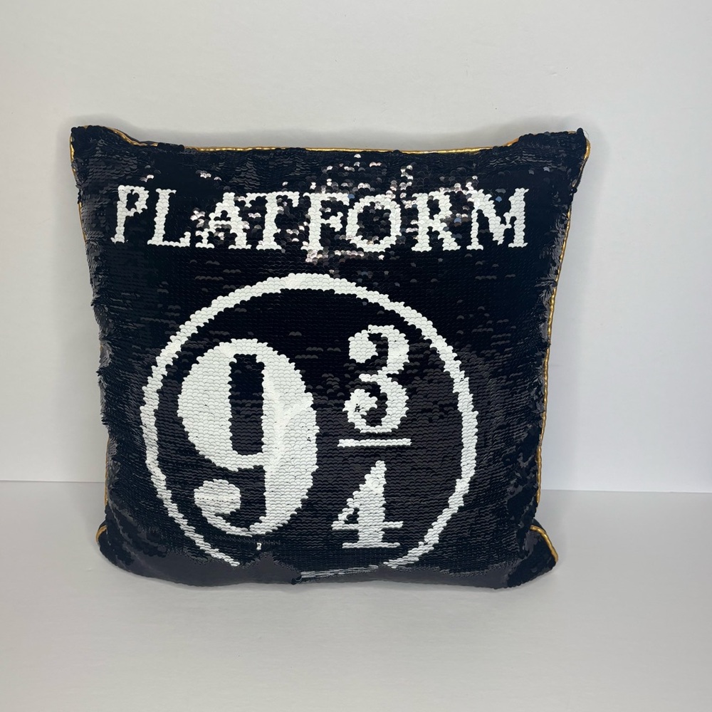 Black‎ and White Platform 9 3/4 Flip Sequin Pillow Back Soft Velour